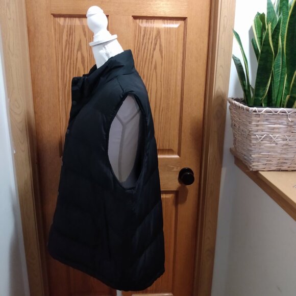 St. Johns Bay Men's Black Puffer Vest Size XL - Picture 4 of 9
